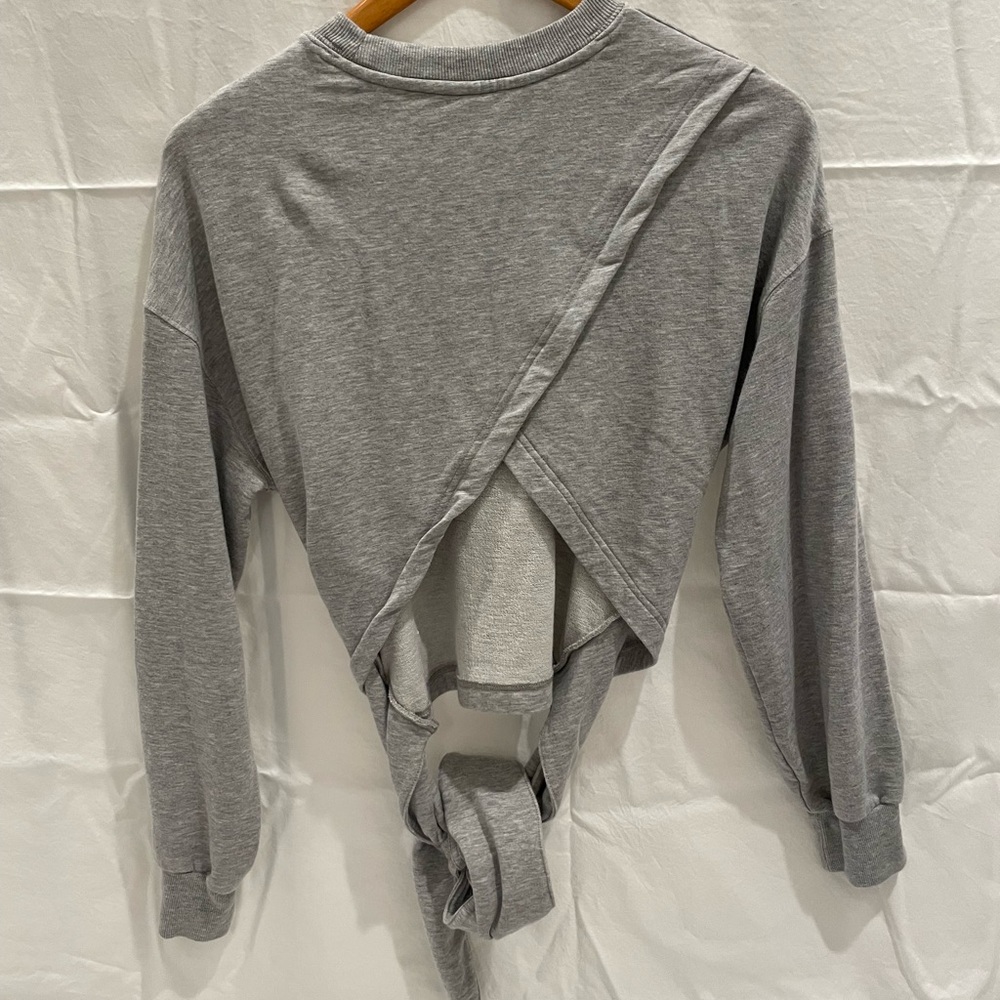 GREY SWEATER